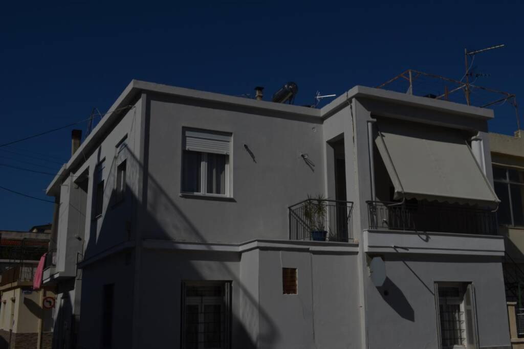 Paris House 2 Apartment พาทรา ภายนอก รูปภาพ