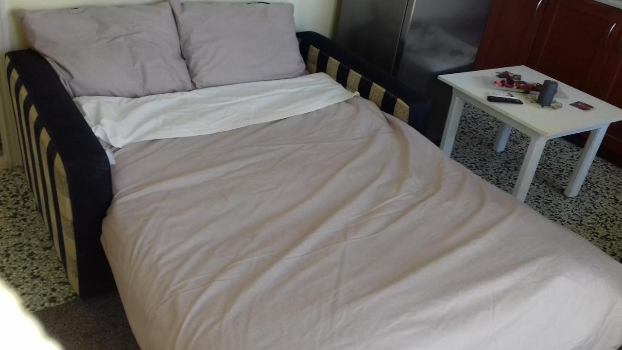 Paris House 2 Apartment พาทรา ภายนอก รูปภาพ